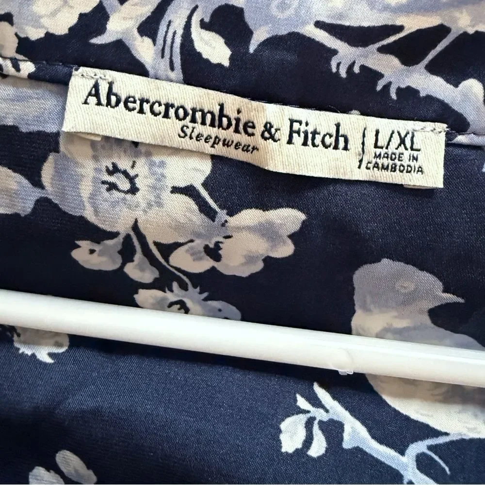 Abercrombie & Fitch satin kimono